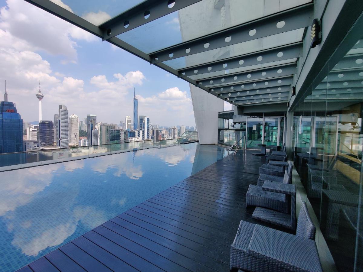 Skybed Over The Sky Hostel @Regalia Suites & Residences Kl Kuala Lumpur Ngoại thất bức ảnh