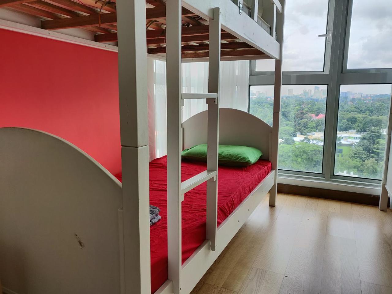 Skybed Over The Sky Hostel @Regalia Suites & Residences Kl Kuala Lumpur Ngoại thất bức ảnh